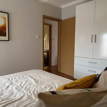 Cherry Abode With Terrace Апартаменты *