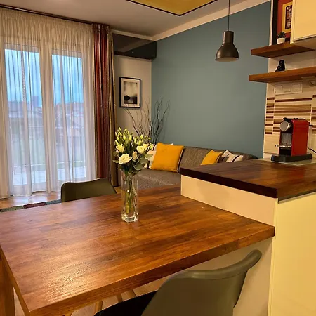 Cherry Abode With Terrace Апартаменты Будапешт