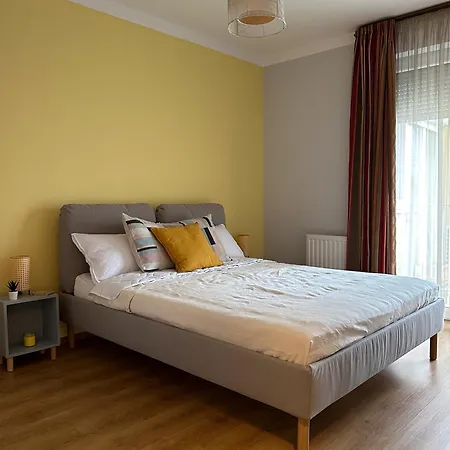 Cherry Abode With Terrace * 부다페스트